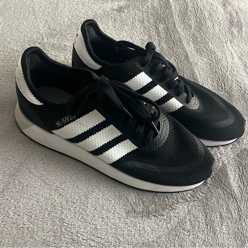 Adidas an-5923 Black and White Sneakers 9 1/2